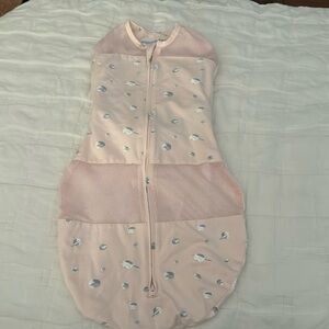 Never used.Happiest baby swaddle size M for snoo or without snoo.